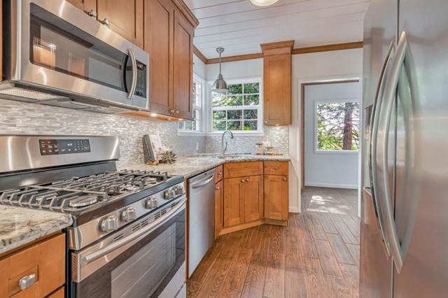 25 Overlake Court, Oakland CA: https://media.crmls.org/mediaz/6048524a-4fd3-4942-b33f-a5eb5f9c2ea8.jpg