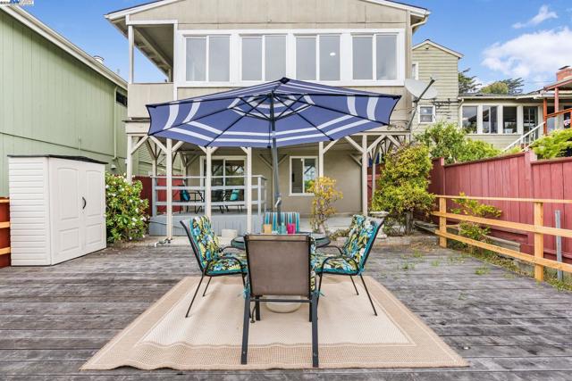 812 Washington Ave, Albany CA: https://media.crmls.org/mediaz/604871b4-12ee-406f-8b5c-1cb5914377a0.jpg