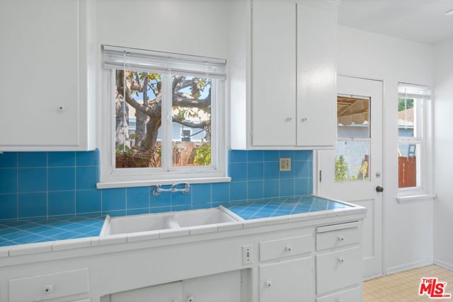 9620 Braddock Drive, Culver City CA: https://media.crmls.org/mediaz/6048c452-8204-4869-9bb7-06bde7607166.jpg