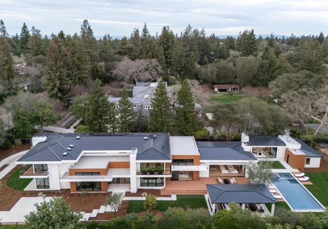 167 Almendral Avenue, Atherton CA: https://media.crmls.org/mediaz/6049d52a-3cda-4efb-9d7b-125a3a559430.jpg