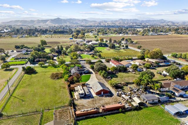 11840 Foothill Avenue, Gilroy CA: https://media.crmls.org/mediaz/604a480d-2b6c-45d9-a434-72ce59bf6422.jpg