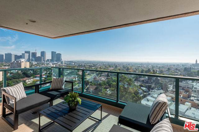 10490 Wilshire Boulevard, Los Angeles, California 90024, 2 Bedrooms Bedrooms, ,2 BathroomsBathrooms,Condominium,For Sale,Wilshire,24404625