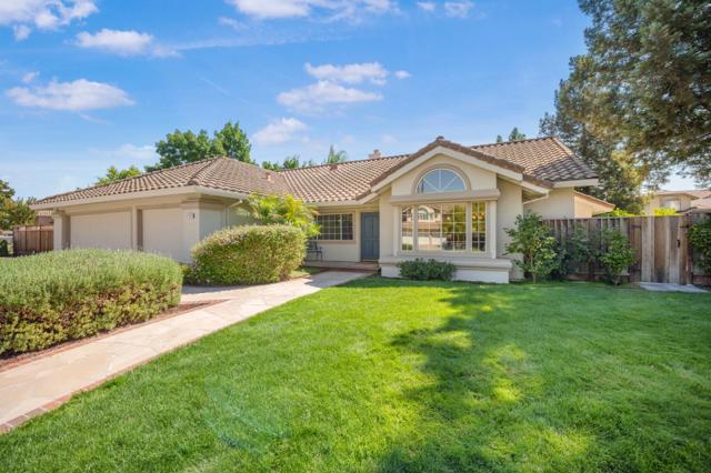 17157 Heatherwood Way, Morgan Hill CA: https://media.crmls.org/mediaz/604b1754-3d58-40d9-a9c4-defb61fd8692.jpg