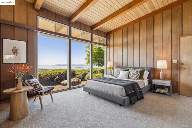 1 Garden Dr, Kensington CA: https://media.crmls.org/mediaz/604b8419-3372-49a0-80b2-0d09ad7b17d2.jpg