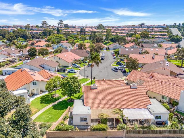 801 Caminito Azul, Carlsbad CA: https://media.crmls.org/mediaz/604bdefd-be96-4d3a-bf81-987bef068119.jpg