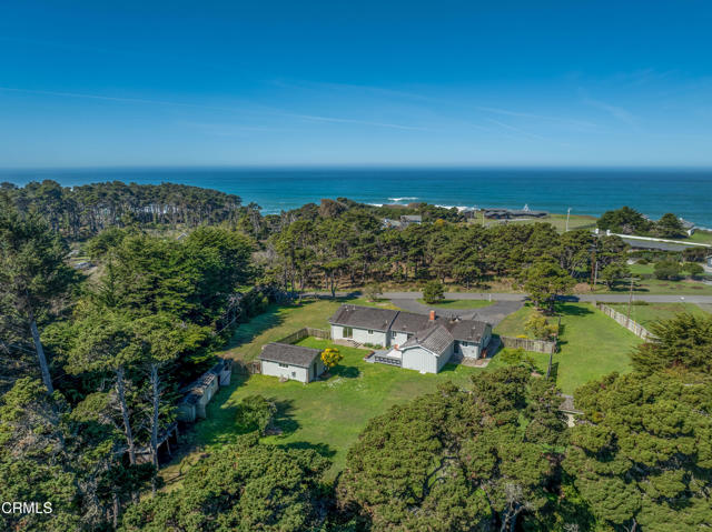 18601 Cypress Road, Fort Bragg CA: https://media.crmls.org/mediaz/604d1e34-ab29-4882-a3d2-cb184ce830d7.jpg