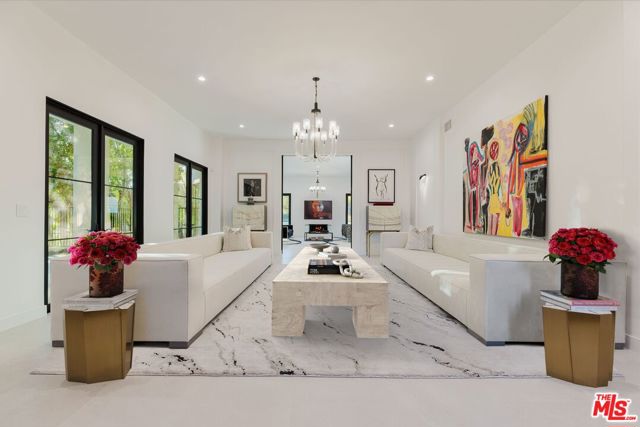 5192 Parkway Calabasas, Calabasas CA: https://media.crmls.org/mediaz/604d69eb-1a92-451d-a26f-c772f66e31ce.jpg