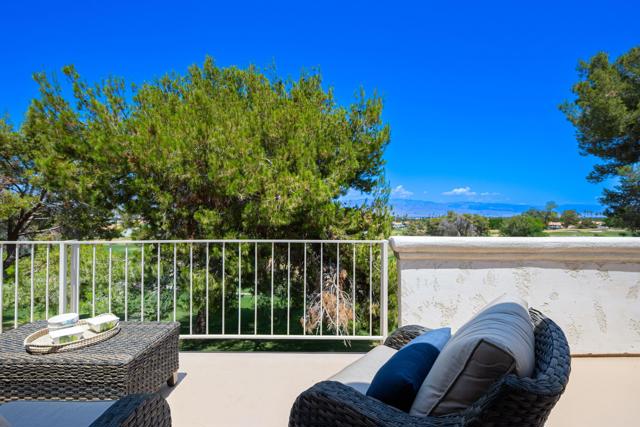 340 Vista Royale Drive, Palm Desert CA: https://media.crmls.org/mediaz/604dad58-c3cd-4e48-b166-e43a626ff4a9.jpg