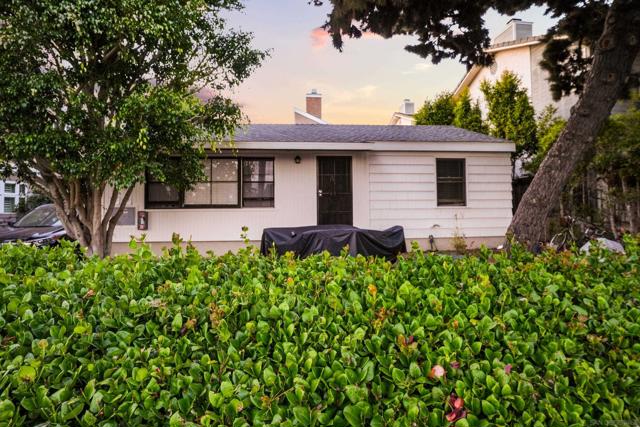 1228 Grand Ave, San Diego CA: https://media.crmls.org/mediaz/604e6e92-e214-48e2-9320-5c488a171815.jpg