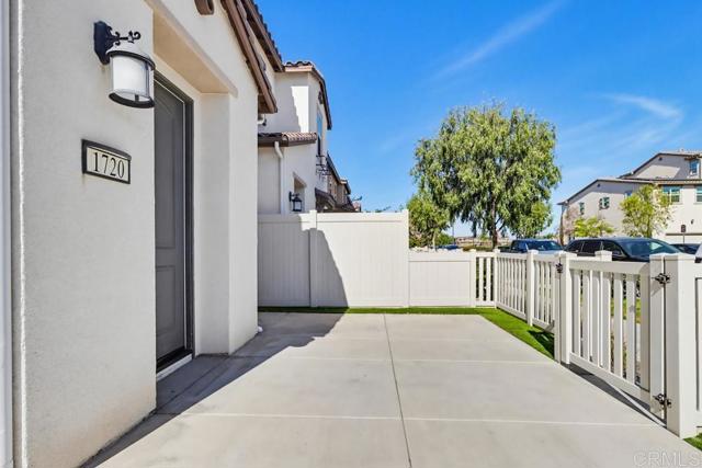 Detail Gallery Image 2 of 46 For 1720 Santa Ivy Ave, Chula Vista,  CA 91913 - 5 Beds | 3/1 Baths