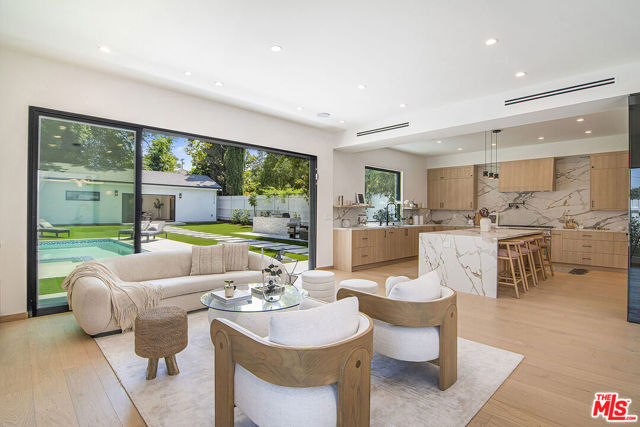 22616 Hatteras Street, Woodland Hills CA: https://media.crmls.org/mediaz/604ecd9c-8b63-4e6a-a519-e25e1f95676c.jpg