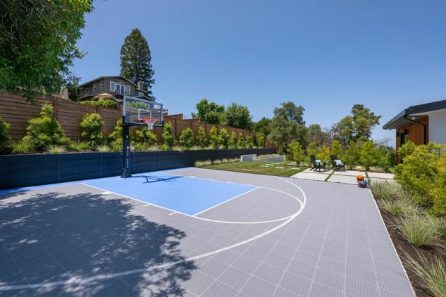 3964 Jefferson Avenue, Redwood City CA: https://media.crmls.org/mediaz/604f57ba-4afa-4c61-a29a-b20fd5d186d8.jpg