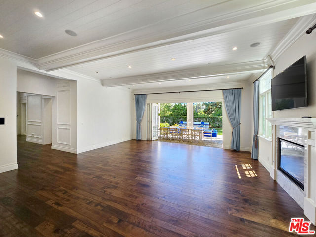 3815 Valley Meadow Road, Encino CA: https://media.crmls.org/mediaz/604faa11-536e-4b1b-8425-25512ac3d819.jpg