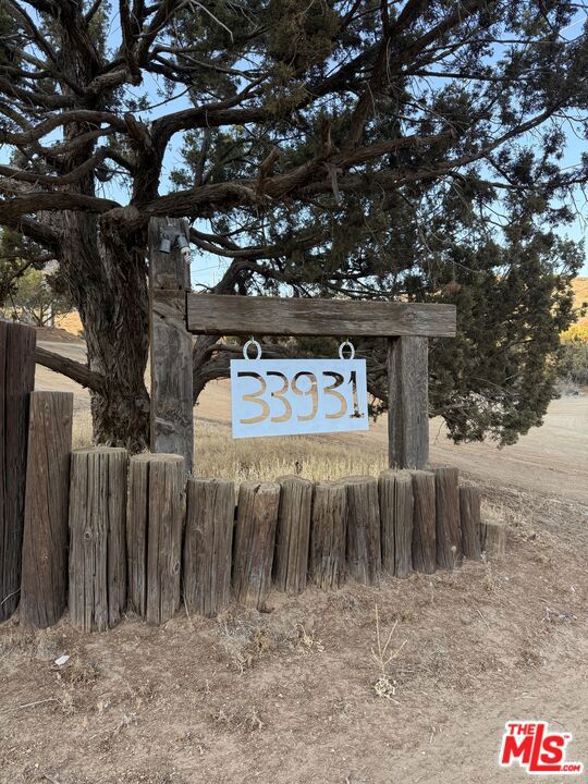 33931 Hanawalt Road, Santa Clarita CA: https://media.crmls.org/mediaz/6050b6d6-8b75-488e-9970-17542b6bb73b.jpg