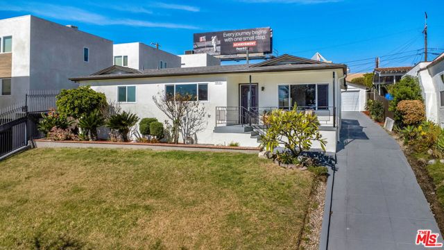 4933 W 20th Street, Los Angeles CA: https://media.crmls.org/mediaz/6050b80c-84c3-41bd-917b-285a00528bda.jpg