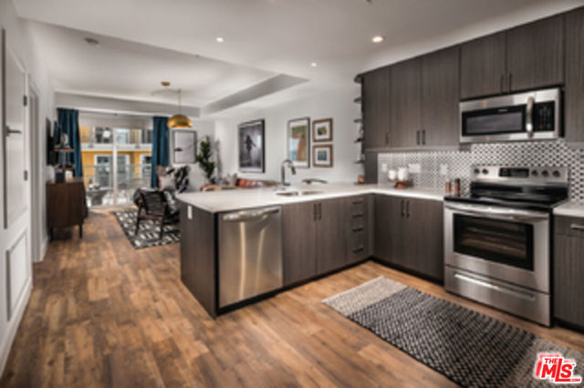 555 Spring Street, Los Angeles CA: https://media.crmls.org/mediaz/6050c443-0d26-4790-9f6a-9c6c732962d9.jpg