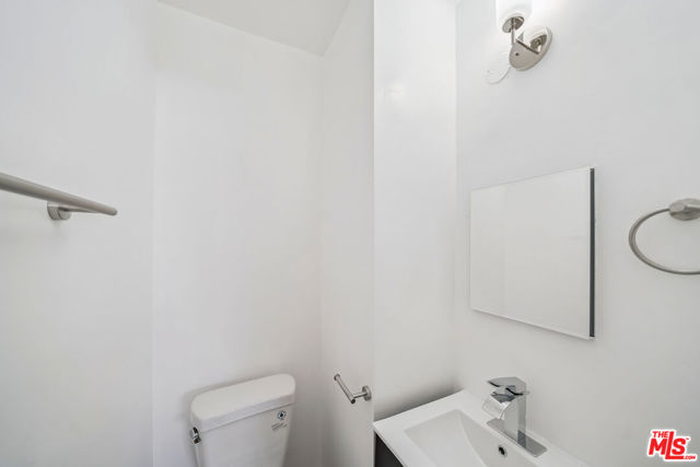 217 Carondelet, Los Angeles CA: https://media.crmls.org/mediaz/60514617-54e6-4e6e-bd71-22f72ca0eff8.jpg