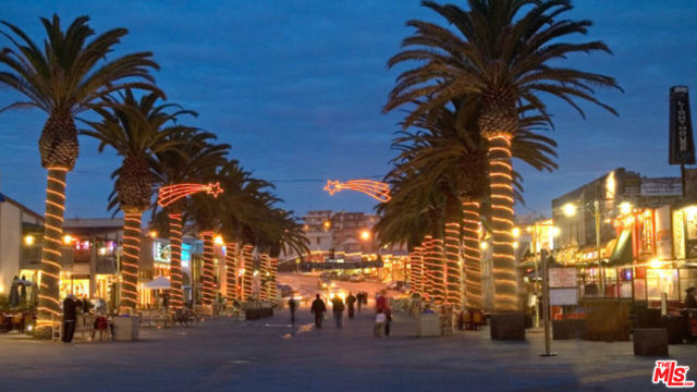 642 Hermosa Avenue, Hermosa Beach CA: https://media.crmls.org/mediaz/6051701b-8d8c-4443-bbb4-d9c82f5bf2d5.jpg