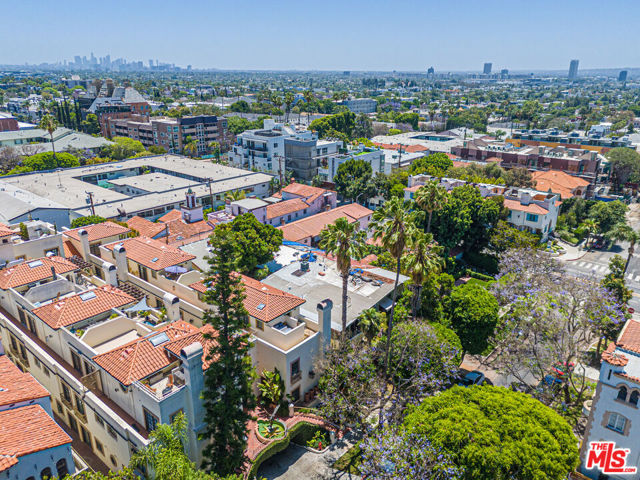 1320 N Harper Avenue, West Hollywood CA: https://media.crmls.org/mediaz/6051cec0-bcd0-4d24-8ffc-cf8bfcfdebab.jpg