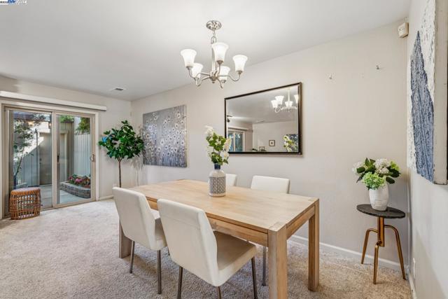 1030 Melrose Ave, Alameda CA: https://media.crmls.org/mediaz/60520053-627b-403f-8875-496c0e827f29.jpg