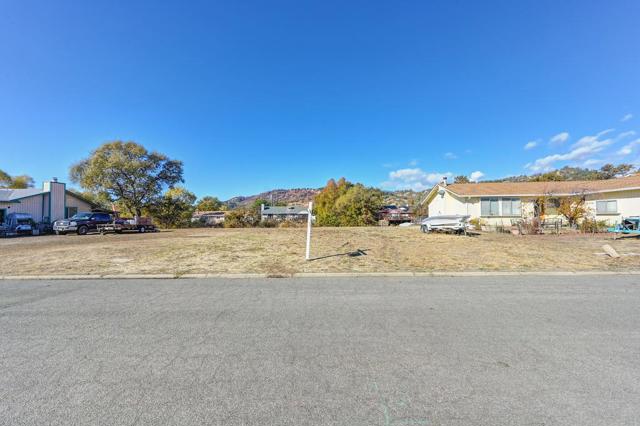 613 Bass Lane, Clearlake Oaks CA: https://media.crmls.org/mediaz/6052a00a-d713-4c72-a3dd-22e15e84967c.jpg