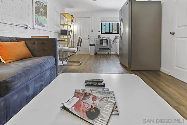 9586 Alto Dr, La Mesa CA: https://media.crmls.org/mediaz/6052a4a2-3f59-443f-9fd8-9024bbf62684.jpg