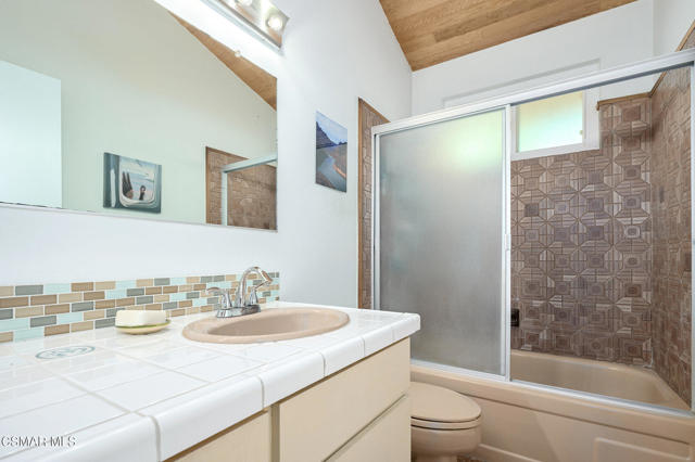 26007 Philrich Circle, Calabasas CA: https://media.crmls.org/mediaz/6052f811-0e56-49d8-b483-36cf1adf9d9f.jpg