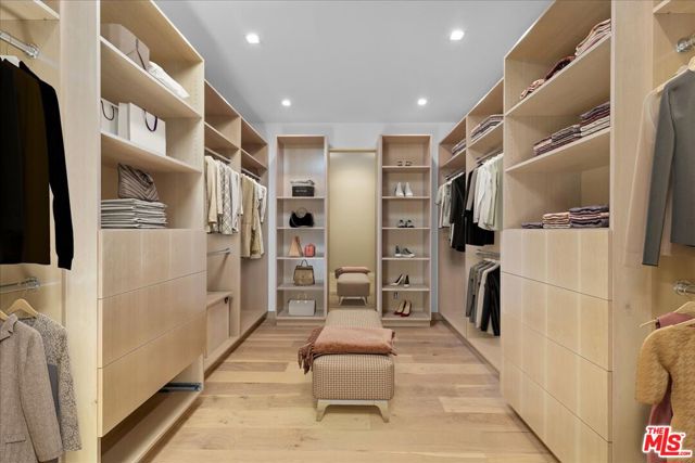 1836 Loma Vista Drive, Beverly Hills CA: https://media.crmls.org/mediaz/605302c9-3b4e-471a-8e8e-0a3812319489.jpg