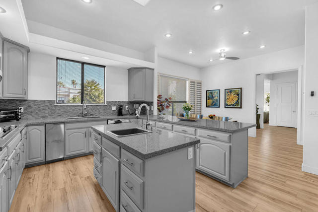 29 El Roble Court, Rancho Mirage CA: https://media.crmls.org/mediaz/60533514-25da-4e52-bcbd-0a2008eb50b3.jpg