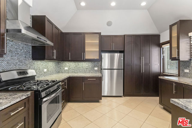 6656 Colgate Avenue, Los Angeles CA: https://media.crmls.org/mediaz/60538767-e760-4611-b088-bb31a5195a18.jpg