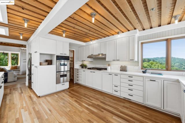 12688 Brookpark Road, Oakland CA: https://media.crmls.org/mediaz/6053cd32-9e4a-4dfc-a54f-7fb02fc89d62.jpg