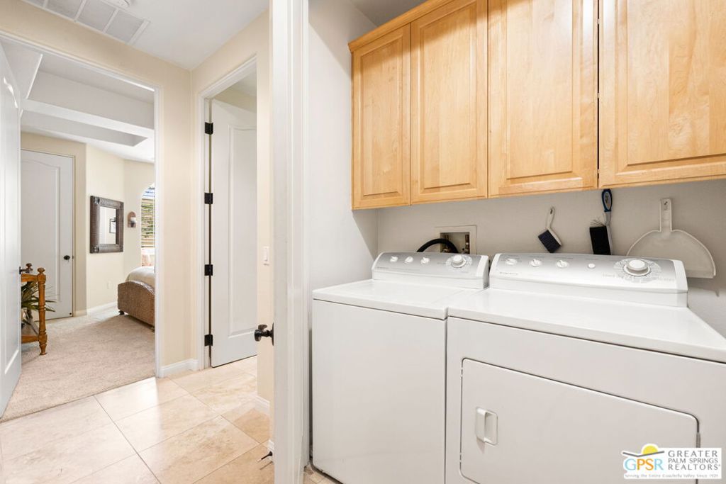 https://media.crmls.org/mediaz/60548fda-7ad5-467f-b8ab-adf08857adca.jpg?preset=X-Large