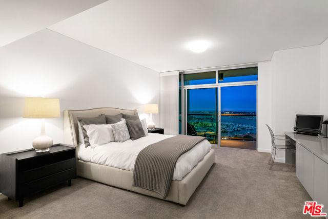 13650 MARINA POINTE Drive, Marina del Rey CA: https://media.crmls.org/mediaz/6054c421-c01e-4982-9e4a-e3b169aec646.jpg
