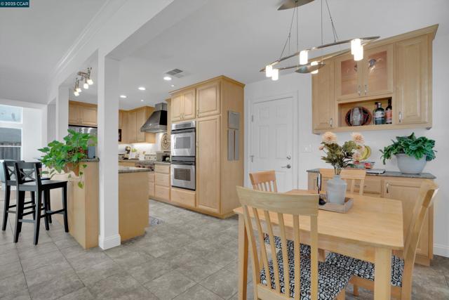 1109 Brittany Hills Ct, Martinez CA: https://media.crmls.org/mediaz/6054cf44-9063-417d-bf5f-4c17bacb147d.jpg