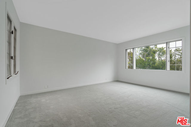 10118 Empyrean Way, Los Angeles CA: https://media.crmls.org/mediaz/6054d327-d384-4010-96e6-4fc2ed2948cb.jpg