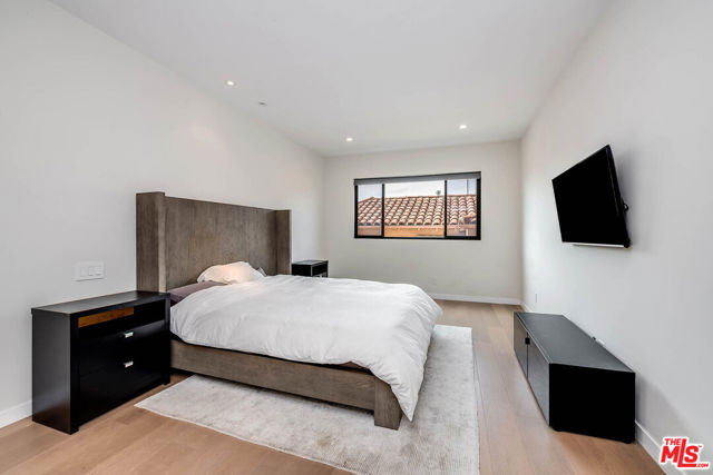 2307 Fox Hills Drive, Los Angeles CA: https://media.crmls.org/mediaz/6054e909-ced8-4551-b456-08986004374c.jpg