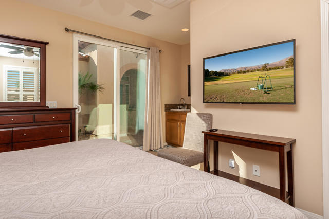 81945 Golden Star Way, La Quinta CA: https://media.crmls.org/mediaz/6054fa1e-d075-477b-a1ac-7d56dff9e27f.jpg