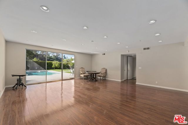 1860 Loma Vista Drive, Beverly Hills CA: https://media.crmls.org/mediaz/60553c83-a005-4b99-b61a-2c86497a7dcc.jpg