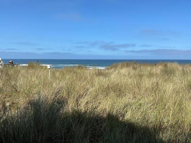 101 Shell Drive, La Selva Beach CA: https://media.crmls.org/mediaz/60557d41-9927-474b-8e0b-d0dd743b1e48.jpg