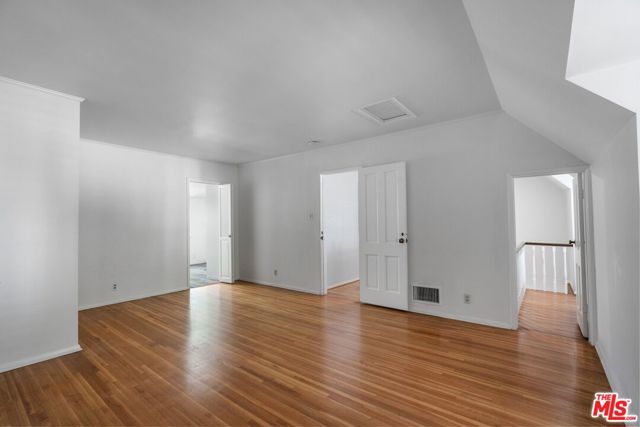 2427 Benedict Canyon Drive, Beverly Hills CA: https://media.crmls.org/mediaz/6055dc65-f4e3-4fab-86a3-860f85b97128.jpg