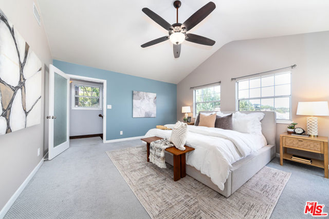 850 N Kenwood Street, Burbank CA: https://media.crmls.org/mediaz/60560c08-9389-4031-b965-f6fbcec2778e.jpg