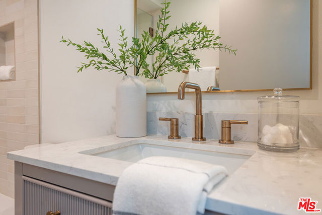 13234 Fiji Way, Marina del Rey CA: https://media.crmls.org/mediaz/60565957-d81f-4f0f-8d91-c49b0f05174b.jpg