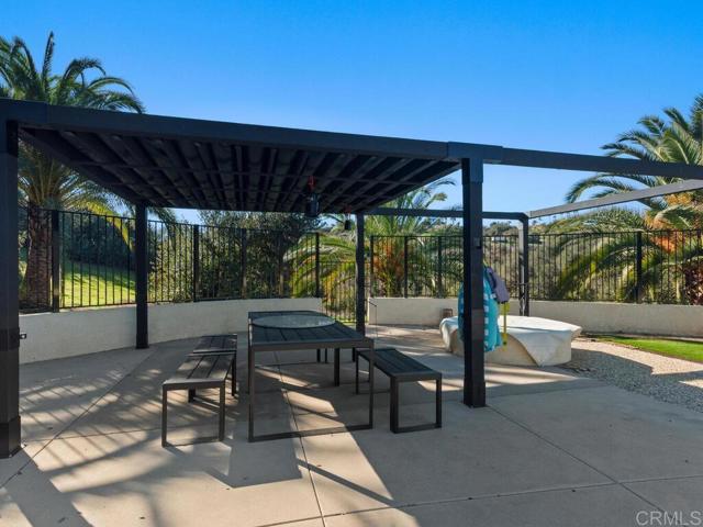 2230 Calle Dos Lomas, Fallbrook CA: https://media.crmls.org/mediaz/60567d5c-2db4-41e1-bdce-7f41d100ad94.jpg