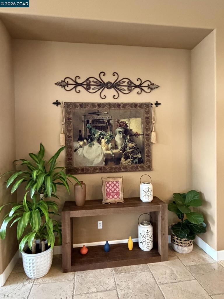 https://media.crmls.org/mediaz/605703ee-d594-4928-95b7-40e6f1de0996.jpg?preset=X-Large