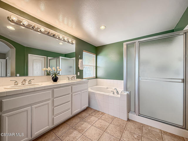 2511 Aurora Lane, Simi Valley CA: https://media.crmls.org/mediaz/605706d2-146a-4ccb-a106-63a8086644f0.jpg