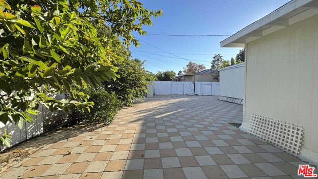 7516 Oakdale Avenue, Winnetka CA: https://media.crmls.org/mediaz/605723a9-e131-4135-b8ab-4c30249d5d50.jpg