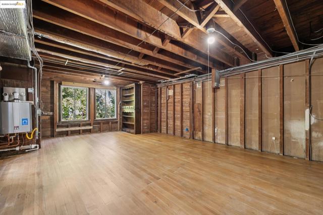 84 Portsmouth Rd, Piedmont CA: https://media.crmls.org/mediaz/605747c7-1e84-46c3-a7c5-66d8be7c7928.jpg