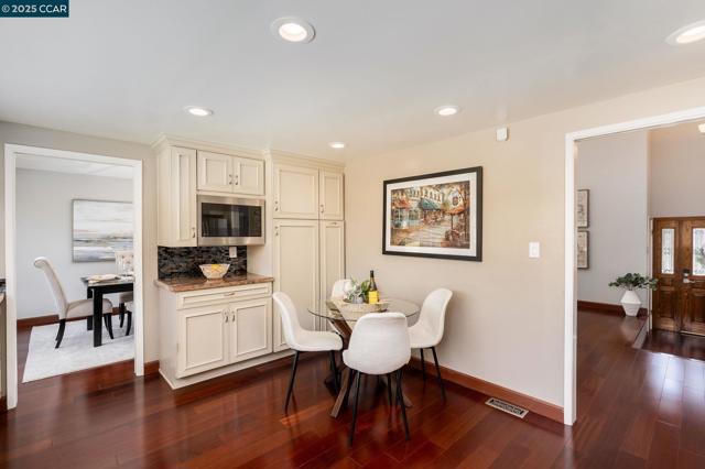 169 Larkwood Cir, Danville CA: https://media.crmls.org/mediaz/605766b6-5369-44f8-8b95-f046c6268ae0.jpg