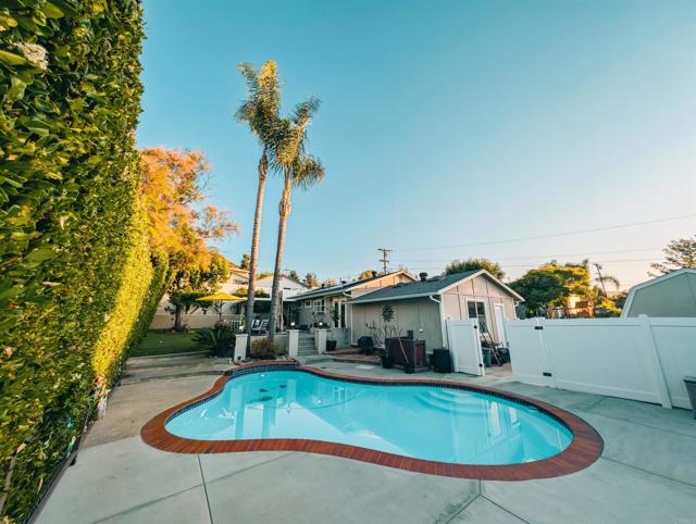 8635 La Butte Lane, Santee CA: https://media.crmls.org/mediaz/60578311-75c1-4d0c-b845-e3f2b8ec8b74.jpg