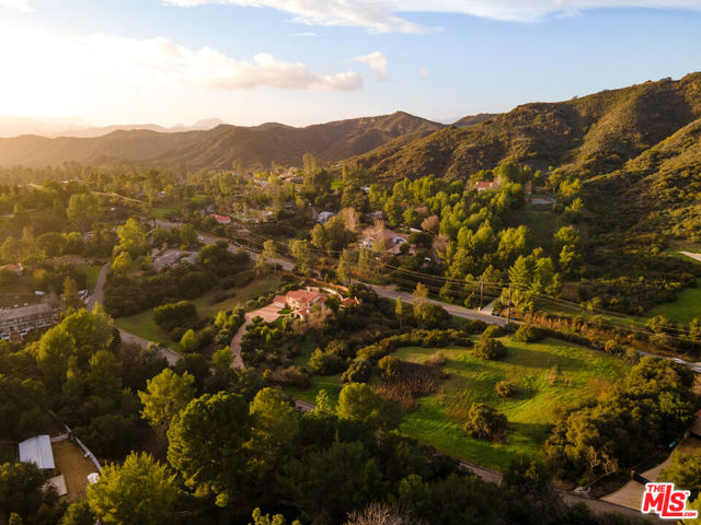 2175 Cold Canyon Road, Calabasas CA: https://media.crmls.org/mediaz/60578b9a-06c3-4809-973f-79a4c542dc3c.jpg